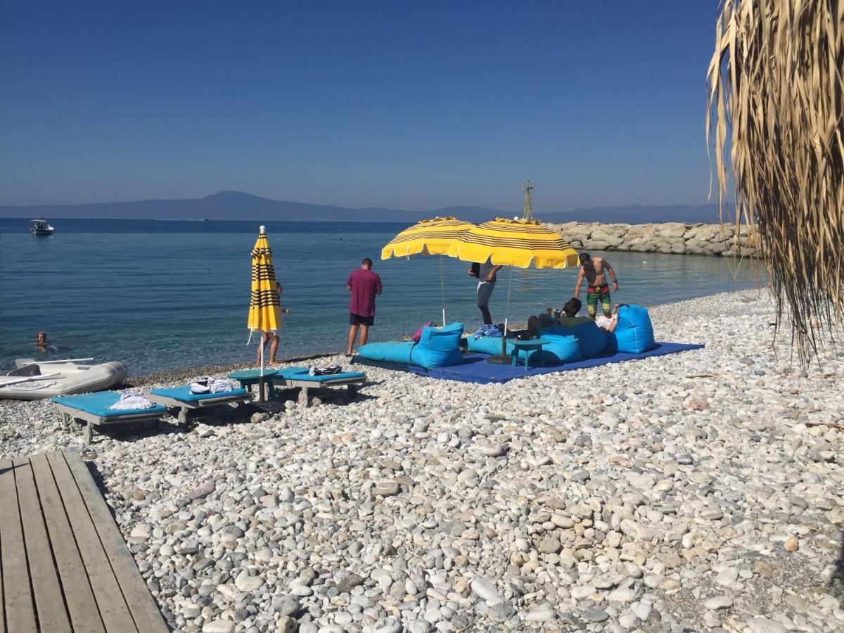 Agali 2 Maizonette Front Of The Sea Apartment Akrogiali Exterior foto